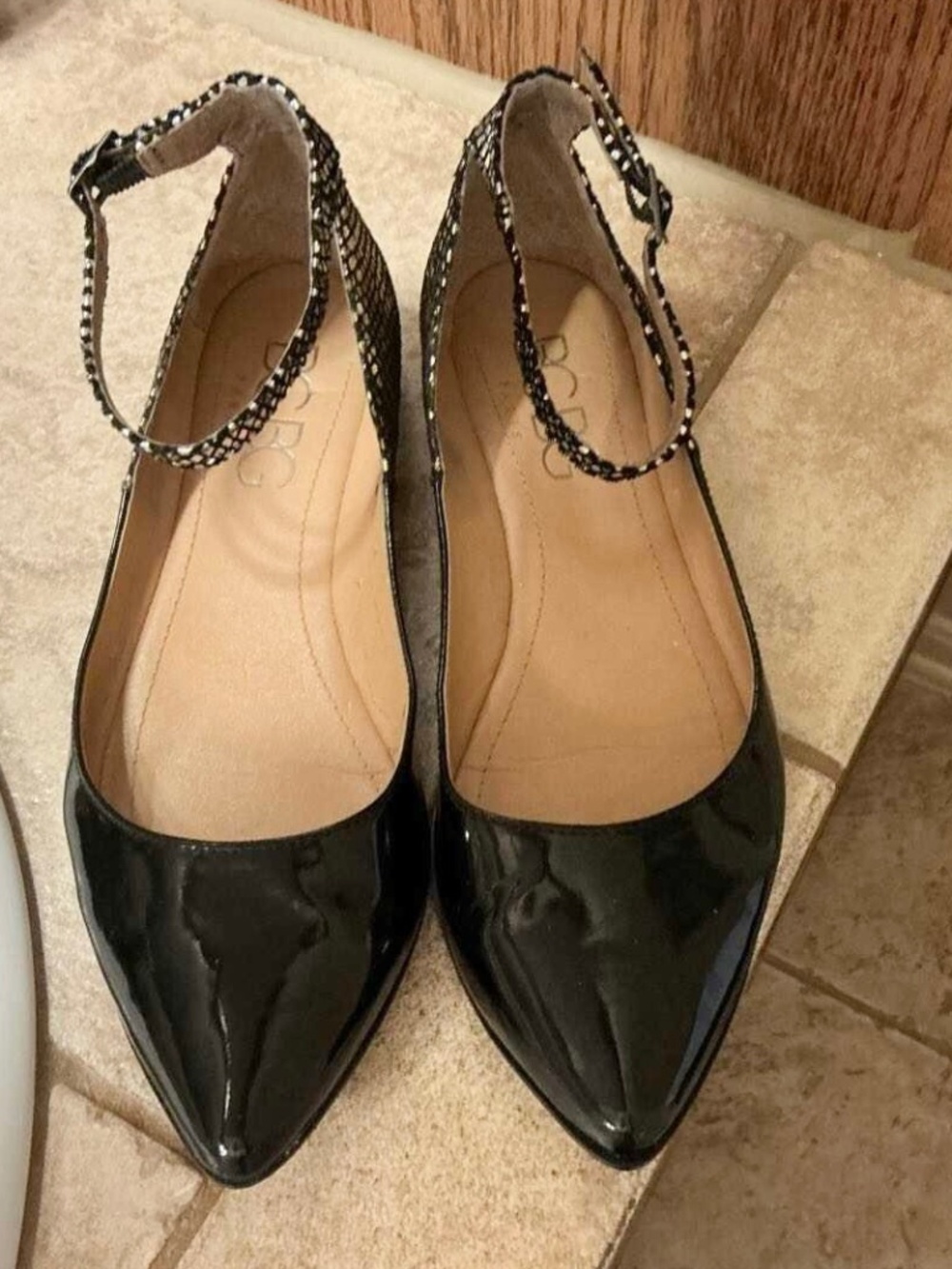 BCBG Paris, Black patent flats with gold/silver pattern accent! 7.5, like new!